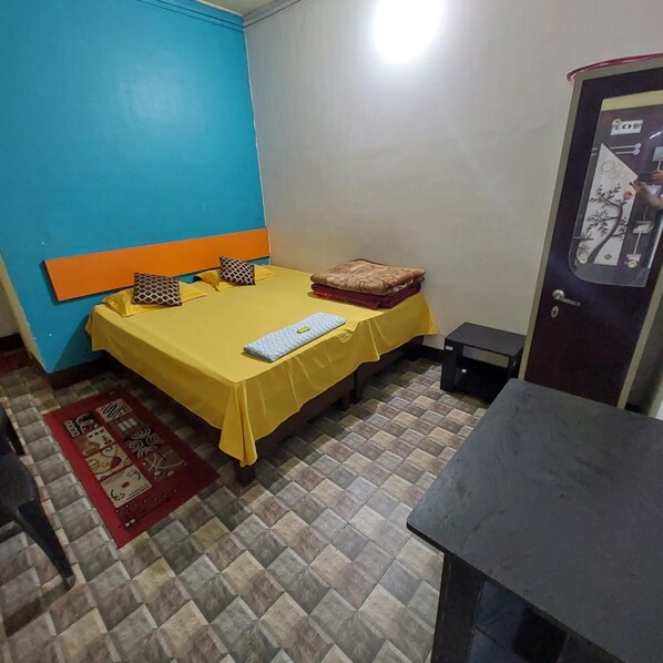 Free WiFi, bed sheets