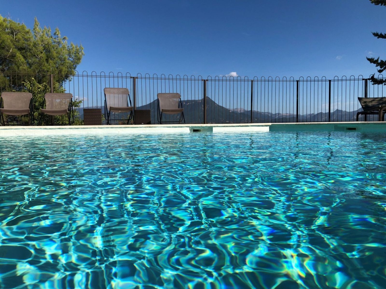  حمّام سباحة خارجي