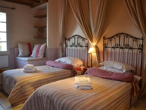 2 bedrooms, free WiFi - Holiday home: Gîte du Levant (Aiglun)