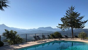 Pool - Holiday home: Gîte du Levant (Aiglun)