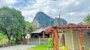 Vista frontal de la propiedad