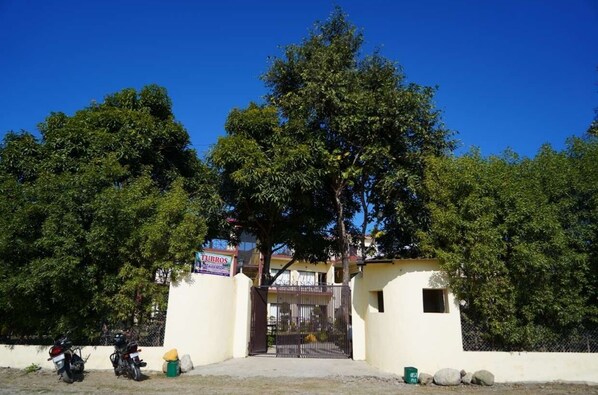 Fachada da propriedade