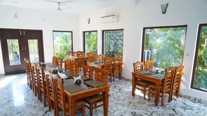 Restaurant - Blue River Resort (Ramnagar)