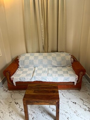 Quarto econômico, vista para a cidade | Wi-Fi de cortesia, roupa de cama