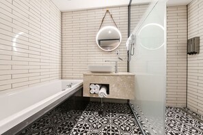 Premium Double Room | Bathroom | Free toiletries, hair dryer, bathrobes, soap