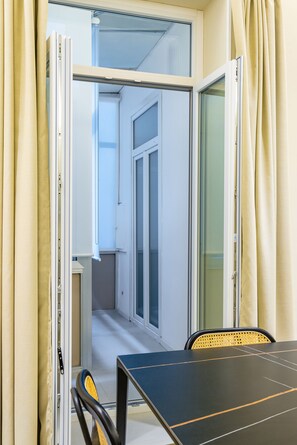 4 bedrooms, laptop workspace, iron/ironing board, bed sheets - Modern Family Spacious Apartment Near Toledo (Naples)