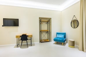 Apartment (4 Bedrooms) | Living area