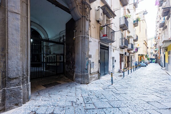 المنشأة من الداخل