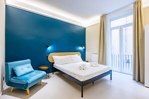 4 bedrooms, laptop workspace, iron/ironing board, bed sheets - Modern Family Spacious Apartment Near Toledo (Naples)