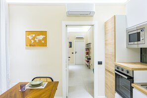 Apartment (4 Bedrooms) | Private kitchen - Modern Family Spacious Apartment Near Toledo (Naples)