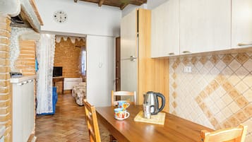 Fridge, electric kettle, toaster, cookware/dishes/utensils