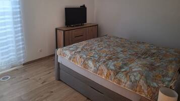 2 bedrooms, iron/ironing board, WiFi, bed sheets