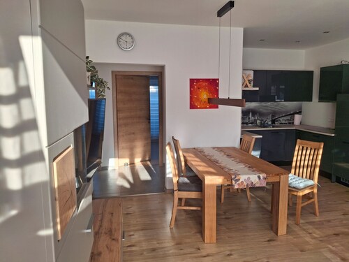 Apartamento 'Im Fränkischen Seenland' con terraza privada y Wi-Fi