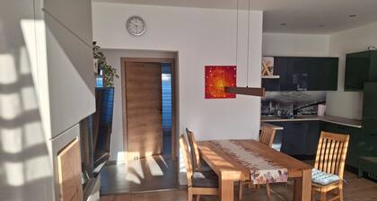 Apartamento 'Im Fränkischen Seenland' con terraza privada y Wi-Fi