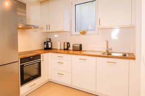 Kühlschrank, Ofen, Herdplatte, Geschirrspüler