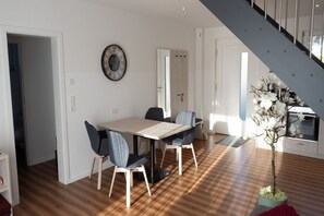 Dining - Ferienhaus Sonnenwelle - Holiday home "Sonnenwelle" - Your idyllic home away from home (Loddin)
