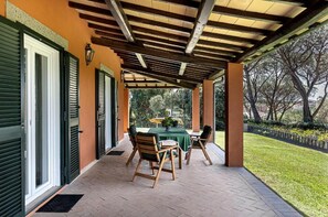 屋外ダイニングエリア