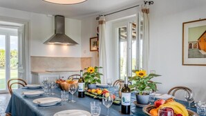 A dining table set with plates, glasses, and a variety of fruits and vegetables. - Luxury Villa Nearby South Rome (Falcognana Di Sopra)