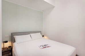 Apartment, 1 Queen Bed with Sofa bed, Partial Sea View