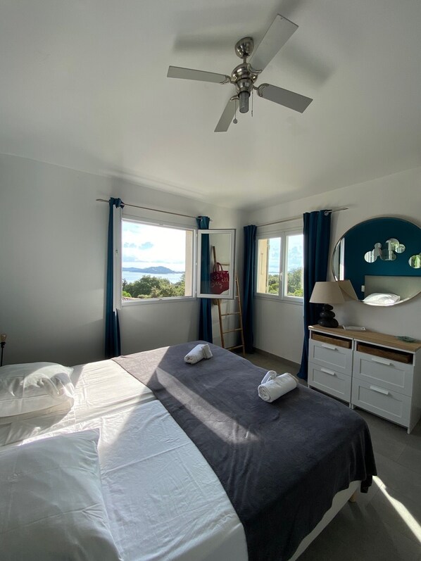 4 bedrooms, iron/ironing board, Internet, bed sheets