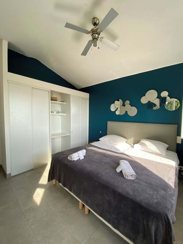 4 bedrooms, iron/ironing board, Internet, bed sheets