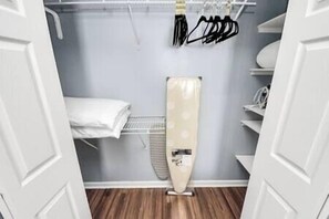 Interior - Museum District 1BR | 2nd Floor Walk 2 Parks & Art (Houston)