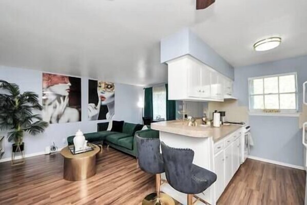 Interior - Museum District 1BR | 2nd Floor Walk 2 Parks & Art (Houston)