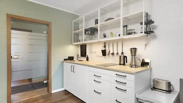 Fridge, stovetop, coffee/tea maker, electric kettle