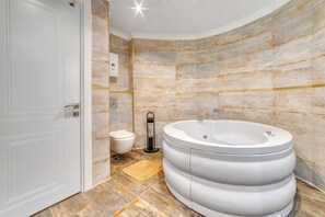 Villa, 4 Bedrooms, Smoking, Private Pool | Bathroom