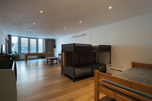 1 bedroom, travel crib, WiFi (free)