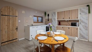 Coffee/tea maker, fridge, microwave, oven - Apartment in the heart of the village! (Val Suran)