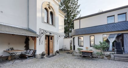'Klein aber feines Doppelzimmer im' mit gemeinsamer Terrasse, gemeinsamem Garten und WLAN