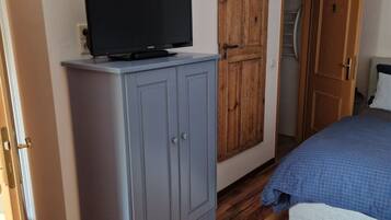 1 chambre, fer et planche Ă repasser, Wi-Fi, draps fournis