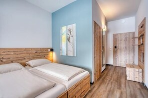 Cribs/infant beds