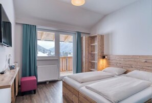 Cots/infant beds - COOEE alpin Hotel Bad Kleinkirchheim (Bad Kleinkirchheim)