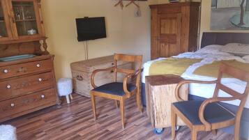 1 Schlafzimmer, BĂŒgeleisen/BĂŒgelbrett, WLAN, BettwĂ€sche
