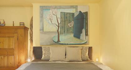 Maison d'hÎtes 'Romantikzimmer in Striesen' avec terrasse partagée, jardin partagé et Wi-Fi