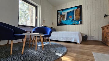 1 bedroom, desk, WiFi, bed sheets