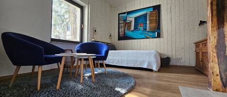 1 bedroom, desk, WiFi, bed sheets