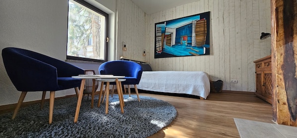 1 bedroom, desk, WiFi, bed sheets