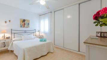 1 bedroom, free cribs/infant beds, bed sheets