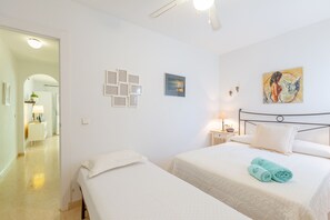 1 bedroom, free cribs/infant beds, bed sheets