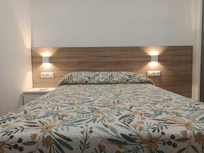 2 bedrooms, internet, bed sheets