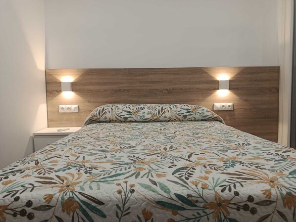 2 bedrooms, internet, bed sheets