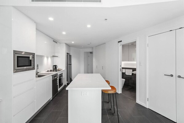 Fridge, microwave, oven, stovetop