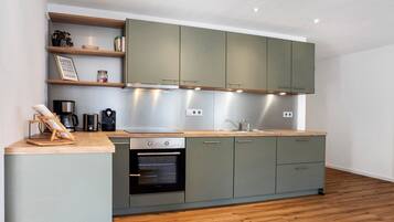 Kühlschrank, Ofen, Herdplatte, Geschirrspüler