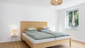 2 bedrooms, WiFi, bed sheets, wheelchair access