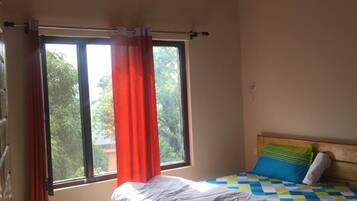 Kahden hengen deluxe-huone, kaupunkinäköala | Ilmainen Wi-Fi