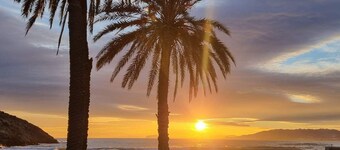 SunRise Den, une tarte Ă la plage, vue sur la mer et piscine