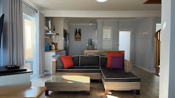 Smart TV, tenis de mesa, libros y estéreo